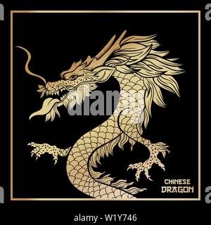 Golden dragon asiatique carte postale vecteur modèle. Festival traditionnel chinois créature sur fond noir dans l'image. Serpent mythologique oriental illustration dessiné à la main. Conception de cartes de vœux du Nouvel An Illustration de Vecteur
