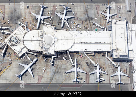 Los Angeles, Californie - le 14 avril 2019 : les avions de United Airlines à l'aéroport de Los Angeles (LAX) aux États-Unis. Banque D'Images