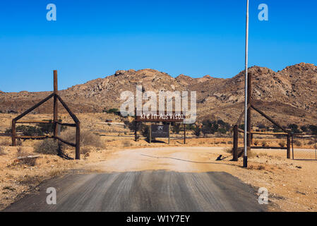 Le portail d'entrée à Klein-Aus Vista Lodge and restaurant en Namibie Banque D'Images