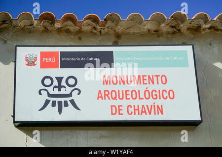 Chavin de Huantar, Ancash / Pérou - 12. Juin, 2016 : panneau d'entrée pour le musée archéologique et les ruines pré-Incas Chavin de Huantar de dans les Andes o Banque D'Images