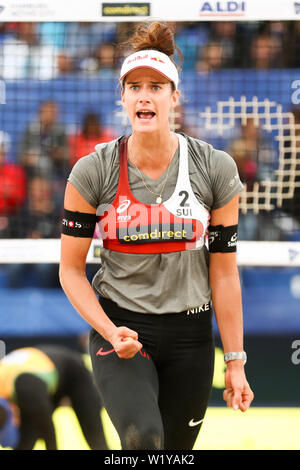 Hambourg, Allemagne. Le 04 juillet, 2019. Beach-volley, Championnat du monde, à Rothenbaum Stade : Ronde de 16, les femmes, Heidrich/Verge-Depre (Suisse) - Artacho/Clancy (Australie). Joana Heidrich en action sur le Court central. Crédit : Christian Charisius/dpa/Alamy Live News Banque D'Images