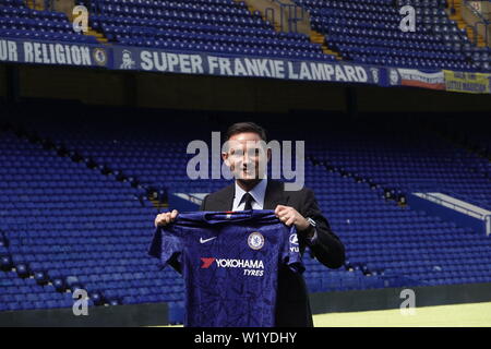 Stamford Bridge, London, SW6, au Royaume-Uni. 4 juillet, 2019. Frank Lampard, est présenté aux médias comme le Club de Football de Chelsea's new manager. En tant qu'ex joueur qu'il était un symbole du club et prend ses joueurs à l'Irlande la semaine prochaine pour leur premier entraînement d'avant-saison et match contre Bohemians. Credit : Motofoto/Alamy Live News Banque D'Images