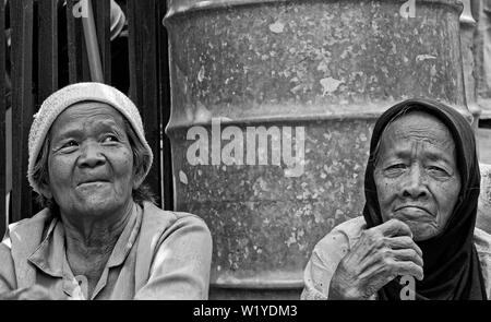 Jakarta, Indonésie - JAKARTA/18 avril 2009 : portrait de deux vieilles femmes indonésien à Jakarta glodok chinatown Banque D'Images