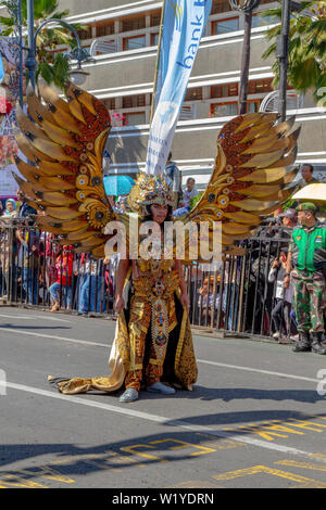 Un carnaval participant au Festival Asie Afrique 2019 Banque D'Images