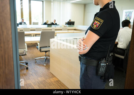 Bad Kreuznach, Allemagne. 06Th Juillet, 2019. Il y a de la justice dans la salle d'audience. La Justice Centre Bad Kreuznach, un nouveau bâtiment, a été achevée à la fin de 2017. Crédit : Andreas Arnold/dpa/Alamy Live News Banque D'Images