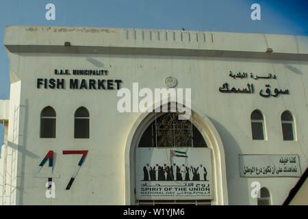 "Ras al Khaimah, Emirats Arabes Unis/Emirats Arabes Unis - 7/4/2019 : RAK POISSONS Municipal entrée du magasin 47 ans d'esprit de l'Union européenne. ' Banque D'Images