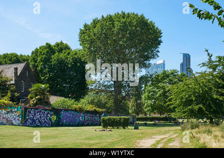 Allen Gardens, Buxton Street, près de Spitalfields, East London UK, en été Banque D'Images