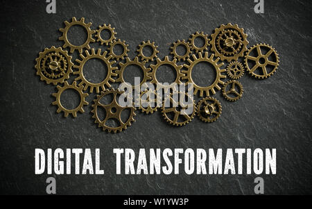 Roues dentées et les mots "digital transformation' sur fond d'ardoise symbolisant un système complexe à travailler ensemble Banque D'Images