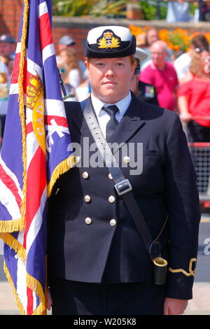 Une femme officier de marine présents à la Journée des Forces armées à Scarborough Banque D'Images