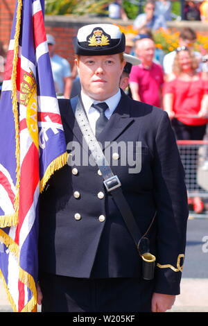 Une femme officier de marine présents à la Journée des Forces armées à Scarborough Banque D'Images