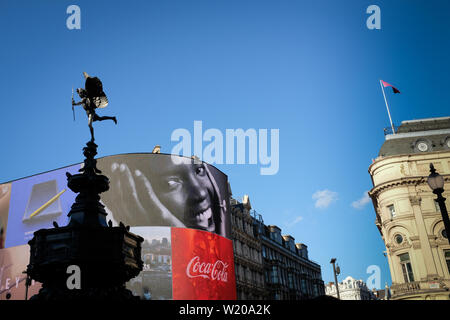 Publicité plane sur Piccadilly Circus, Londres, Angleterre. Banque D'Images