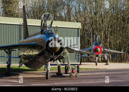 Un English Electric Lightning Guerre froide en avion de chasse de la Royal Air Force à l'aérodrome et de Bruntingthorpe Proving Ground. Banque D'Images