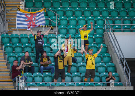 CARDIFF, Royaume-Uni. 4 juillet 2019. Voyageant FC Progrès Niederkorn partisans pendant la Ligue Europa match à la Cardiff International Sports Stadium. © Photo Matthieu Lofthouse - Photographe indépendant Crédit : Matthieu Lofthouse/Alamy Live News Banque D'Images