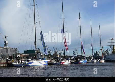 Yachts a participé à la course à Nord Stream Le Lieutenant Schmidt embankment à Saint-Pétersbourg, Russie Banque D'Images