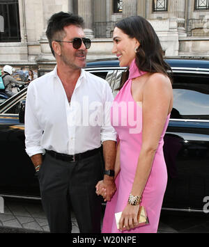 Londres, Royaume-Uni. 4 juillet 2019. Londres, Royaume-Uni. Le 04 juillet, 2019. Simon Cowell et Lauren Silverman assister à Sony Music mentions légales's party pour célébrer la saison estivale au Victoria and Albert Museum, London, UK - 4 Juillet 2019 Crédit : Nils Jorgensen/Alamy Live News Banque D'Images