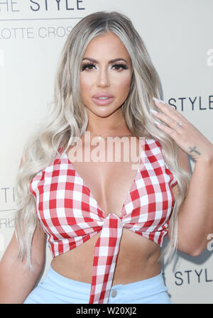 Londres, Royaume-Uni. Le 04 juillet, 2019. Holly Hagan assiste à la Charlotte Crosby dans le style de travail à Nikki's Bar à Londres. Credit : SOPA/Alamy Images Limited Live News Banque D'Images