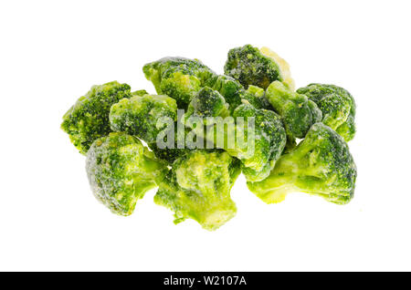 Bouquet de brocoli surgelé isolé sur fond blanc. Banque D'Images