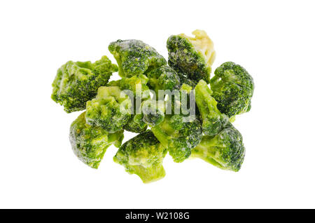 Bouquet de brocoli surgelé isolé sur fond blanc. Banque D'Images