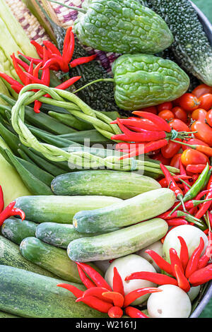 Légumes en Thaïlande , Concombre , tomates courge amère et piment rouge. Banque D'Images