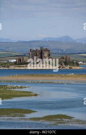 L'île de Piel Piel et château vu du Sud Walney réserve naturelle, l'île de Walney, Barrow-In-Furness, Cumbria UK en Angleterre. Péninsule de Furness de l'été. Banque D'Images