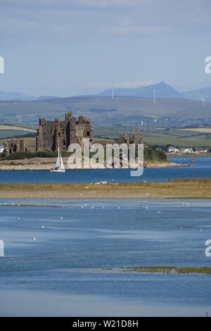 L'île de Piel Piel et château vu du Sud Walney réserve naturelle, l'île de Walney, Barrow-In-Furness, Cumbria UK en Angleterre. Péninsule de Furness de l'été. Banque D'Images