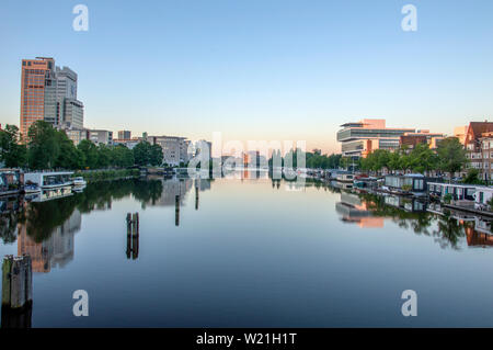 Citscape vu depuis le pont Berlagebrug à Amsterdam aux Pays-Bas 2019 Banque D'Images