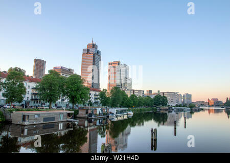 Citscape vu depuis le pont Berlagebrug à Amsterdam aux Pays-Bas 2019 Banque D'Images