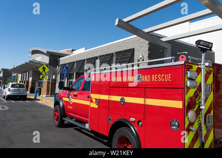Fil, USA. 4 juillet, 2019. Un camion de pompiers se distingue par près de la zone touchée après le séisme dans la région de Piracicaba, Sao Paulo, les États-Unis, le 4 juillet 2019. Un séisme de magnitude 6,4 a secoué l'extrémité de la vallée de Searles aux États-Unis ouest de l'état de Californie le jeudi, causant des blessures et des dommages, et jusqu'à présent, il n'y a eu aucun rapport de blessés dans le centre-ville de Los Angeles et dans les environs. Credit : Qian Weizhong/Xinhua/Alamy Live News Banque D'Images
