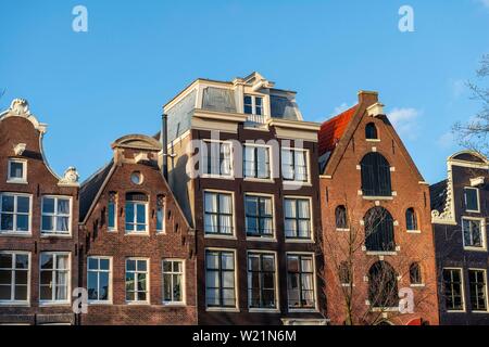Façades de maisons, d'une rangée de maisons traditionnelles, Amsterdam, Hollande du Nord, Hollande, Pays-Bas Banque D'Images