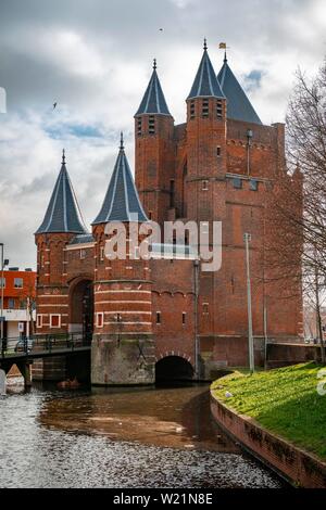 Amsterdamse Poort porte de ville, Haarlem, Hollande du Nord, Pays-Bas Banque D'Images