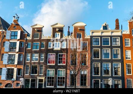 Façades de maisons, d'une rangée de maisons traditionnelles, Amsterdam, Hollande du Nord, Hollande, Pays-Bas Banque D'Images