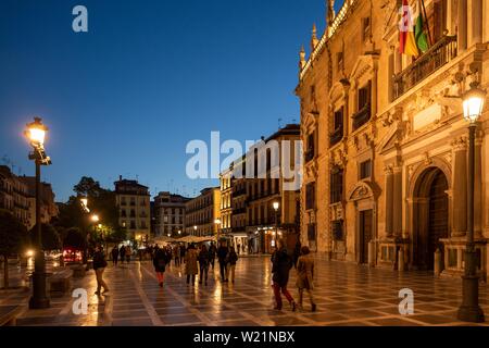 Plaza Nueva, vieille ville dans la soirée, Grenade, Andalousie, Espagne Banque D'Images