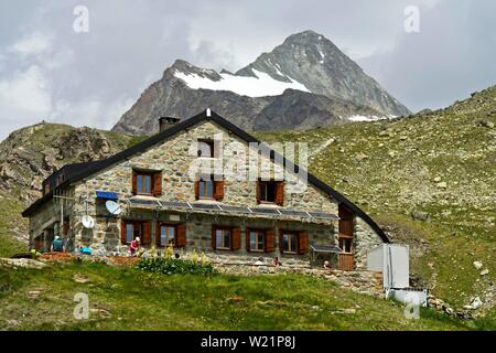 Cabane de Chanrion sommet avec la Ruinette, Val de Bagnes, Valais, Suisse Banque D'Images