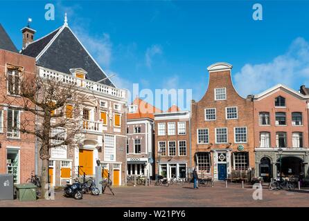 Les maisons historiques à la Grand-Place, la place du marché dans la vieille ville, Haarlem, province de la Hollande du Nord, Hollande, Pays-Bas Banque D'Images