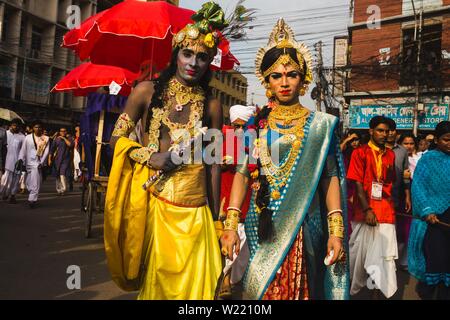 Rathajatra est un voyage dans un char, accompagné par le public. Il se réfère généralement à une procession (voyage) de divinités, des gens habillés comme des divinités, ou simplement saints religieux et les dirigeants politiques. Le terme apparaît dans les textes médiévaux de l'Inde telles que les Puranas, qui mentionnent le Rathajatra de Surya (le dieu Soleil), de Devi (déesse-mère), et de Vishnu. Ces voyages char possèdent des événements où les individus ou les déités sortent d'un temple accompagnés par l'agence de voyage avec eux à travers le Ksetra (région, rues) à un autre temple ou à la rivière ou la mer. Somet Banque D'Images