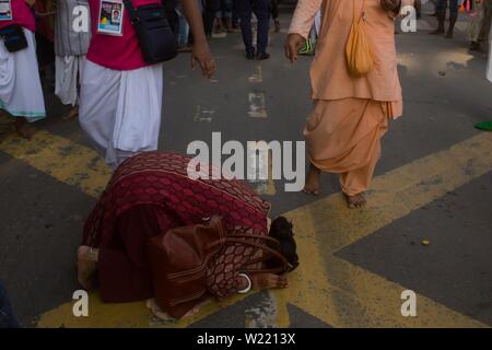 Rathajatra est un voyage dans un char, accompagné par le public. Il se réfère généralement à une procession (voyage) de divinités, des gens habillés comme des divinités, ou simplement saints religieux et les dirigeants politiques. Le terme apparaît dans les textes médiévaux de l'Inde telles que les Puranas, qui mentionnent le Rathajatra de Surya (le dieu Soleil), de Devi (déesse-mère), et de Vishnu. Ces voyages char possèdent des événements où les individus ou les déités sortent d'un temple accompagnés par l'agence de voyage avec eux à travers le Ksetra (région, rues) à un autre temple ou à la rivière ou la mer. Somet Banque D'Images