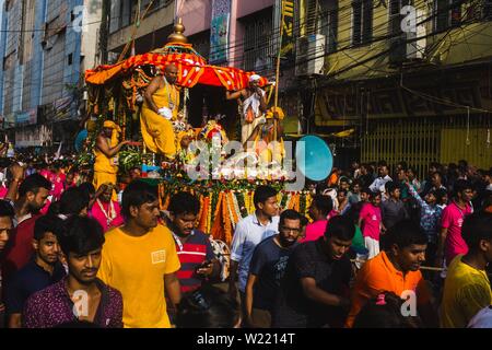 Rathajatra est un voyage dans un char, accompagné par le public. Il se réfère généralement à une procession (voyage) de divinités, des gens habillés comme des divinités, ou simplement saints religieux et les dirigeants politiques. Le terme apparaît dans les textes médiévaux de l'Inde telles que les Puranas, qui mentionnent le Rathajatra de Surya (le dieu Soleil), de Devi (déesse-mère), et de Vishnu. Ces voyages char possèdent des événements où les individus ou les déités sortent d'un temple accompagnés par l'agence de voyage avec eux à travers le Ksetra (région, rues) à un autre temple ou à la rivière ou la mer. Somet Banque D'Images