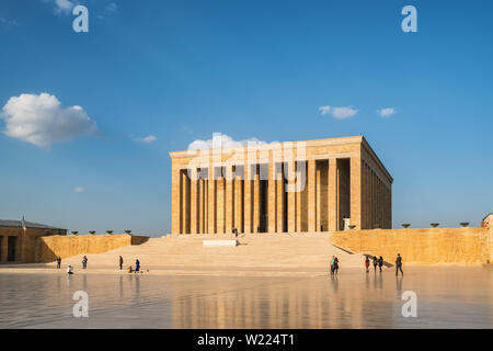 Peuple turc visiter le mausolée d'Atatürk, Anitkabir à Ankara. Banque D'Images