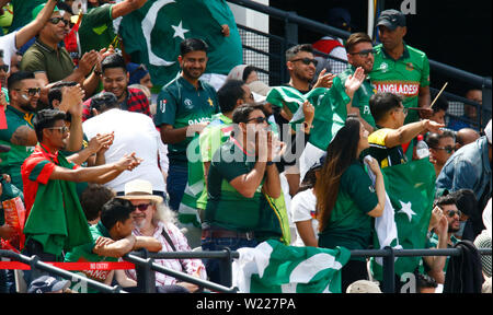 Londres, Royaume-Uni. 05 juillet, 2019. Londres, Angleterre. 05 juillet : le Pakistan les fans lors d'ICC Cricket World Cup entre l'Pakinstan et le Bangladesh à la terre du Seigneur le 05 juillet 2019 à Londres, en Angleterre. Action Crédit : Foto Sport/Alamy Live News Banque D'Images