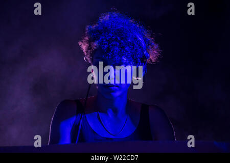 Live show de l'électronique tunisien dans le producteur Deena Abdelwahed ¨festival Veranos de la villa" Banque D'Images