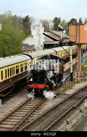 RÉSERVOIR DE VALISE de classe 1500 DE LA GWR n° 1501 à Buckfastleigh lors du gala anniversaire du South Devon Railway en 50th. 13.04.2019. Banque D'Images