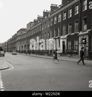 Années 1960, historique, une vue vers le bas Gower Street, Londres, Angleterre, Royaume-Uni. Banque D'Images