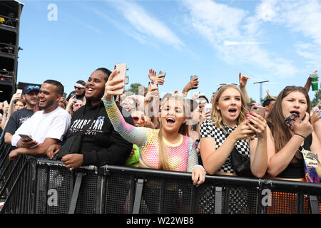 Dans la foule des fans profitez de la musique sans fil le jour 1 du Festival tenu à Finsbury Park, à Londres. Banque D'Images