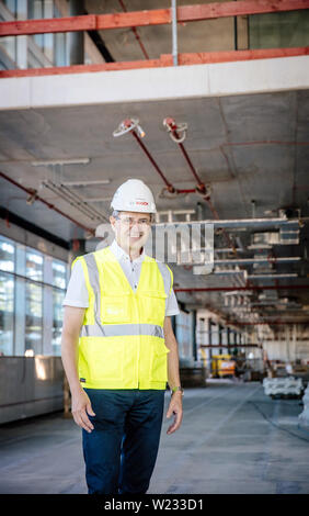 Dresde, Allemagne. 27 Juin, 2019. Le directeur général et futur directeur de l'usine, Otto Graf sur son site de construction de Robert Bosch pour la fabrication de semi-conducteurs à Dresde. L'usine de semi-conducteurs devrait entrer en fonctionnement normal à la fin de 2021. Credit : Oliver Killig/dpa-Zentralbild/ZB/dpa/Alamy Live News Banque D'Images