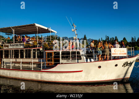 Bar flottant sur le lac Wakatipu, Queenstown, Otago, île du Sud, Nouvelle-Zélande Banque D'Images