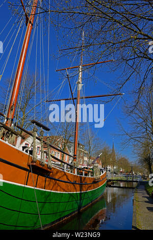 Papenburg, Allemagne/germany - mai 04, 2013 : la réplique du navire de charge à historique margaretha von papenburg amarré dans le canal principal (ha Banque D'Images