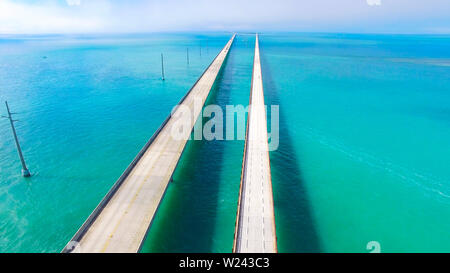 Seven Mile Bridge. La route sans fin, vue aérienne, Florida Keys. USA. Banque D'Images