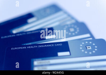 Carte européenne d'assurance maladie (CEAM). Trois cartes en plastique macro photo. Banque D'Images