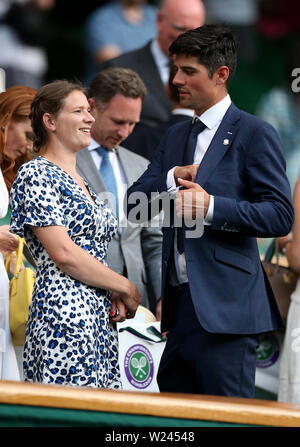 Sir Alastair Cook, ancien capitaine de cricket de l'Angleterre, le cinquième jour des championnats de Wimbledon au All England Lawn tennis and Croquet Club, Wimbledon. Banque D'Images