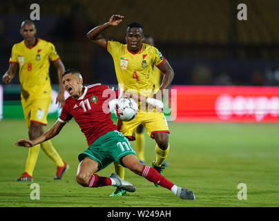 En France, le 5 juillet 2019 : Anane Tidjani du Bénin fouling Faycal Fajr du Maroc lors de la coupe d'Afrique des Nations 2019 match entre le Maroc et le Bénin au stade Al Salam du Caire, Égypte. Ulrik Pedersen/CSM. Banque D'Images